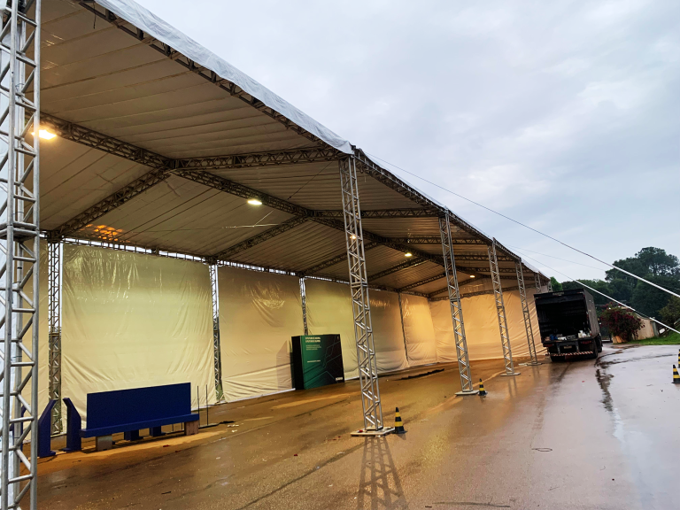Tenda Galpão em Treliça de alumínio.